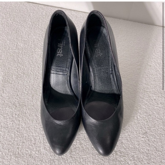 First Black Leather Round Toe Pumps Heels 38 - Picture 2 of 14